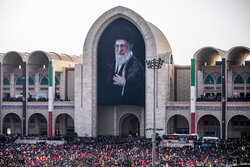 حضور دشمن‌شکن در تشییع امام شهید تکمیل‌کننده حماسه ملت ایران است