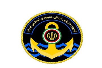 فرار شناور دشمن متجاوز آمریکایی با شلیک موشک کروز توسط ارتش