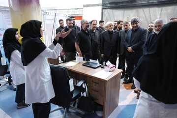 بازدید عارف از مراکز اسکان و درمان زائران مراسم  تشییع رهبر شهید