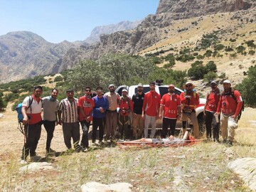 نجات کوهنورد گرفتار در بیستون پس از ۲۲ ساعت عملیات