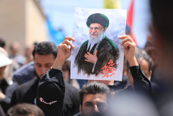 صف‌آرایی لشکرِ خدمت در خراسان رضوی برای وداع با رهبر شهید