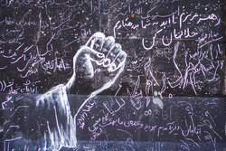 چەند وێنەی جیاواز لە پەراوێزی ڕێوڕەسمی ماڵئاوایی لە ڕێبەری شەهید