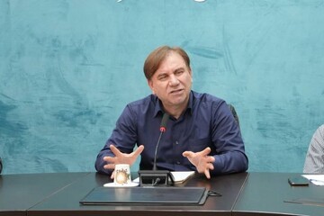 استاندار بوشهر: حمایت از تولید و تشدید نظارت اولویت تنظیم بازار است