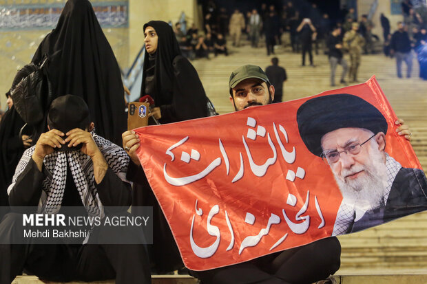 مصلای تهران پیش از آغاز مراسم وداع با رهبر شهید انقلاب