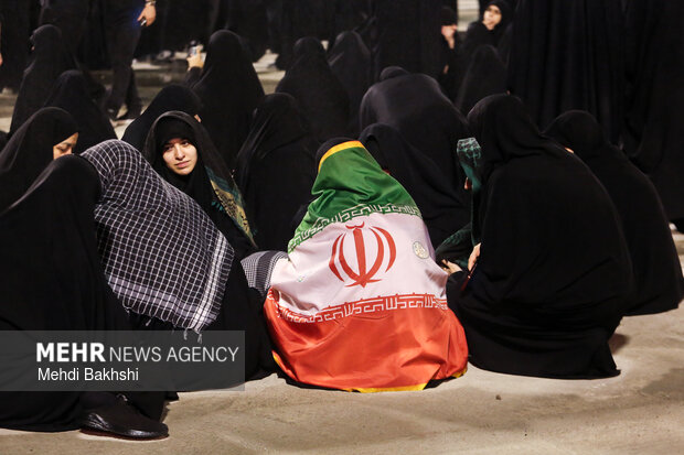 مصلای تهران پیش از آغاز مراسم وداع با رهبر شهید انقلاب