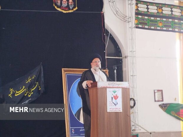 حضور در آیین وداع با پیکر امام شهید نمایش وحدت و انسجام ملی است