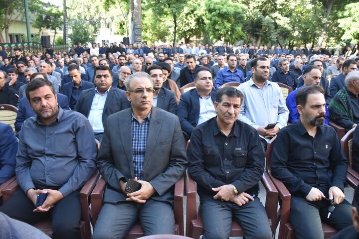 مراسم وداع با رهبر شهید در استانداری لرستان برگزار شد