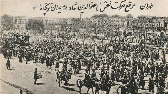 تقویمِ خاکسپاری در تاریخ ایران، تشییع و روایت سقوط و صعود قدرت