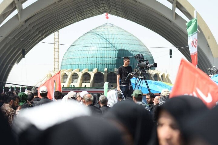 مستندسازی انجمن سینمای جوانان از آئین بدرقه پیکر رهبر شهید