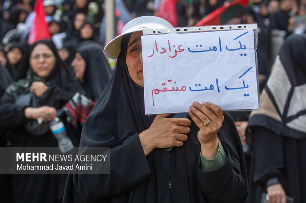 مراسم وداع با رهبر شهید انقلاب در مصلای تهران