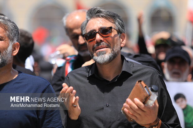روز اول وداع با قائد شهید در مصلی شهر تهران