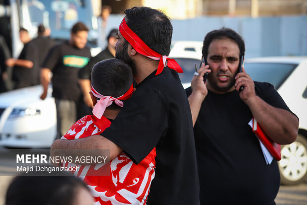 Pilgrims heading to Tehran’s Mosalla for Leader’s farewell
