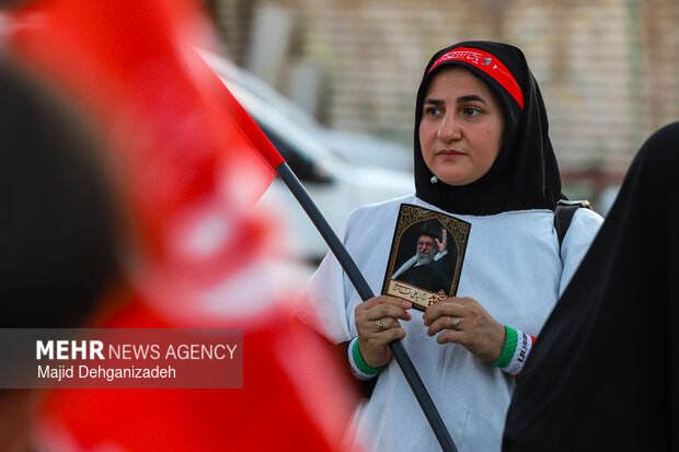 Pilgrims heading to Tehran’s Mosalla for Leader’s farewell
