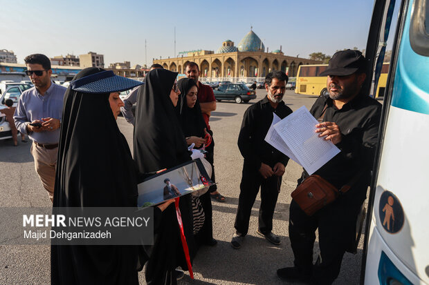 Pilgrims heading to Tehran’s Mosalla for Leader’s farewell
