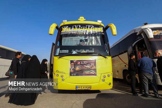 Pilgrims heading to Tehran’s Mosalla for Leader’s farewell
