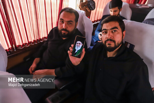 Pilgrims heading to Tehran’s Mosalla for Leader’s farewell

