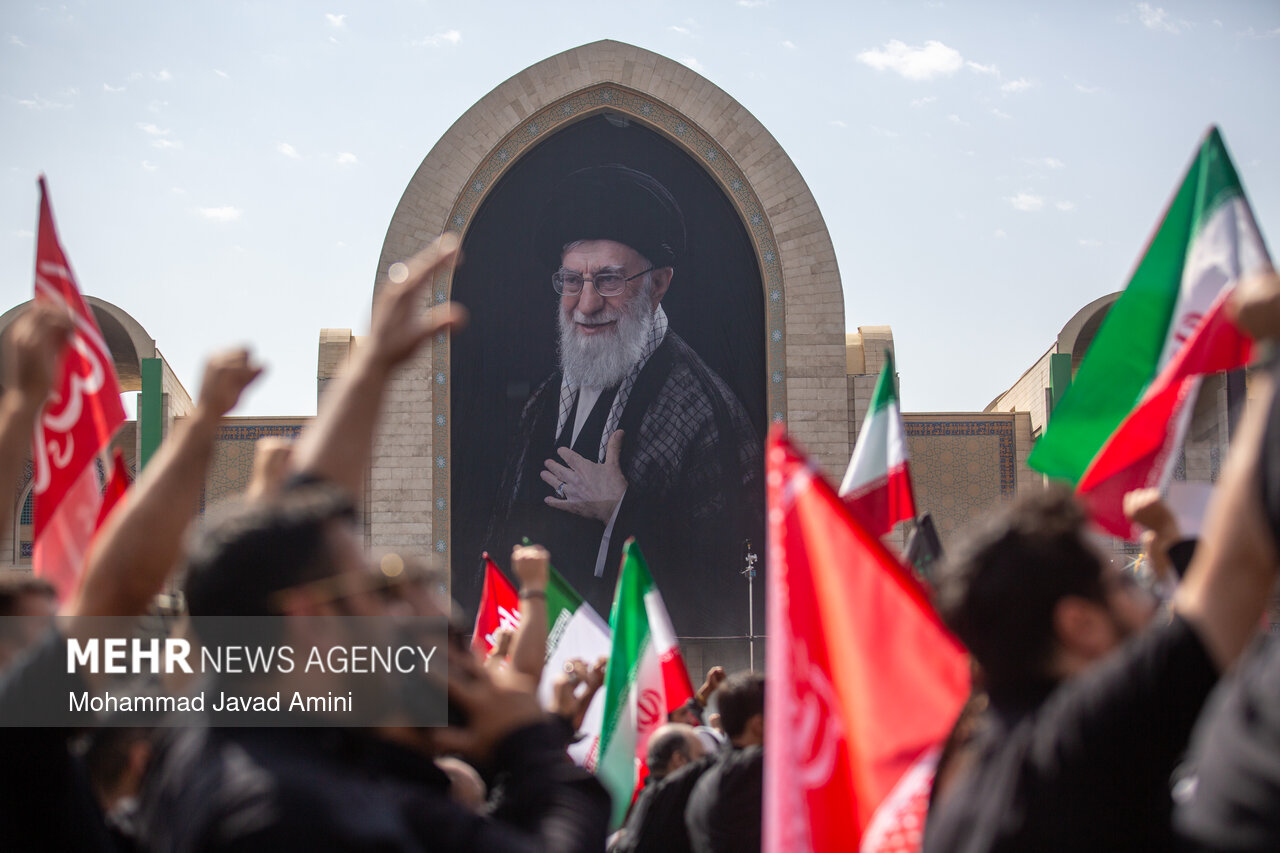 پخش زنده مراسم وداع و تشییع رهبر شهید از «شبکه خبر ۲» – خبرگزاری مهر | آخرین اخبار ایران و جهان پخش زنده مراسم وداع و تشییع رهبر شهید از «شبکه خبر ۲» – خبرگزاری مهر | آخرین اخبار ایران و جهان