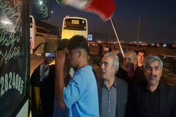 مردم ضیاءآباد در آیین تشییع امام شهید حاضر می‌شوند