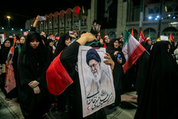 «به وقت وداع» در مراسم بدرقه رهبر شهید انقلاب