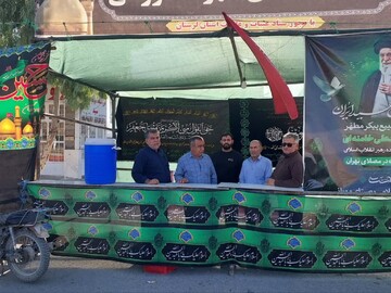 خدمت‌رسانی سازمان‌های مردم‌نهاد لرستان به زائران وداع با رهبر شهید
