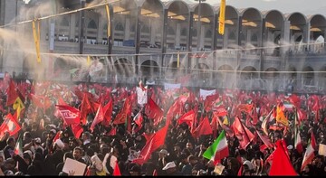 حضور گسترده مردم آذربایجان‌شرقی در مراسم وداع با رهبر شهید در تهران