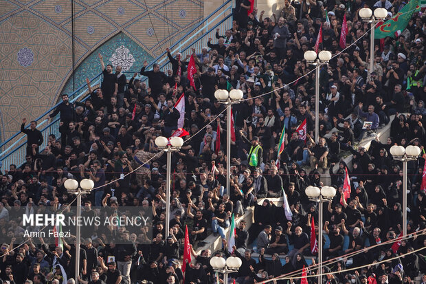 مراسم اقامه نماز بر پیکر «آقای شهید ایران»
