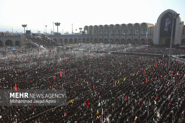 مراسم اقامه نماز بر پیکر «آقای شهید ایران»