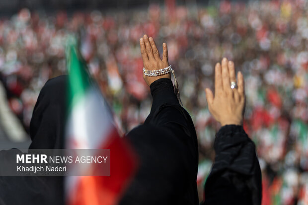 مراسم اقامه نماز بر پیکر «آقای شهید ایران»