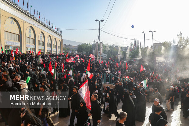 مراسم اقامه نماز بر پیکر «آقای شهید ایران»