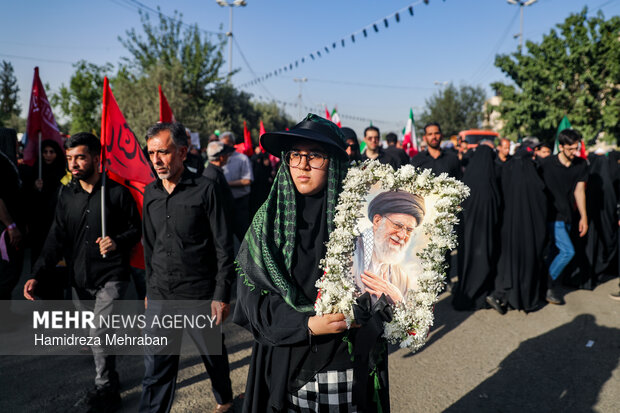 مراسم اقامه نماز بر پیکر «آقای شهید ایران»