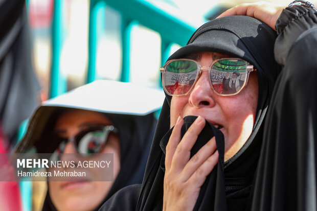 مراسم اقامه نماز بر پیکر «آقای شهید ایران»