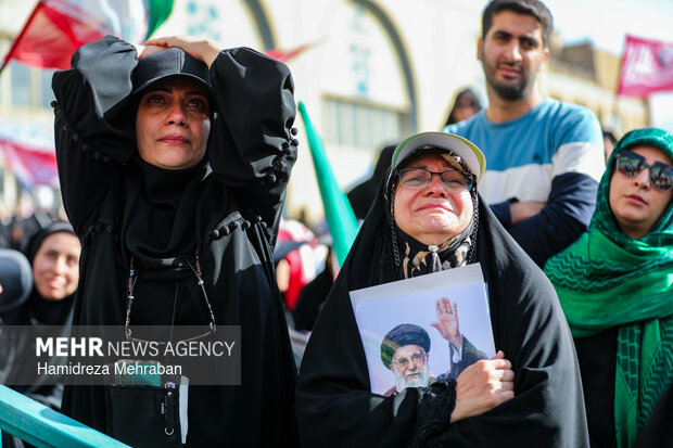 مراسم اقامه نماز بر پیکر «آقای شهید ایران»