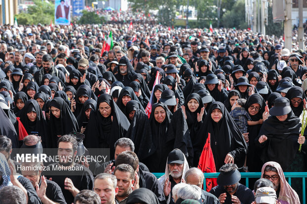 مراسم اقامه نماز بر پیکر «آقای شهید ایران»