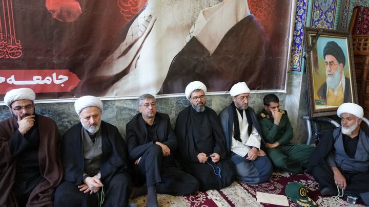 آیین وداع با آقای شهید ایران در حوزه علمیه کمالیه خرمآباد برگزار شد