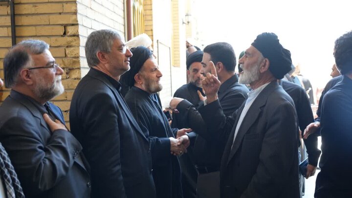آیین وداع با آقای شهید ایران در حوزه علمیه کمالیه خرمآباد برگزار شد