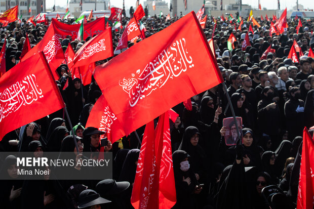 مراسم اقامه نماز بر پیکر «آقای شهید ایران»