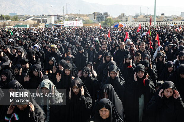 مراسم اقامه نماز بر پیکر «آقای شهید ایران»