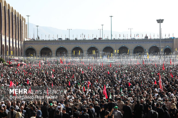 مراسم اقامه نماز بر پیکر «آقای شهید ایران»