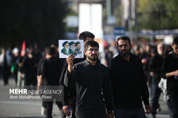 مراسم اقامه نماز بر پیکر «آقای شهید ایران»