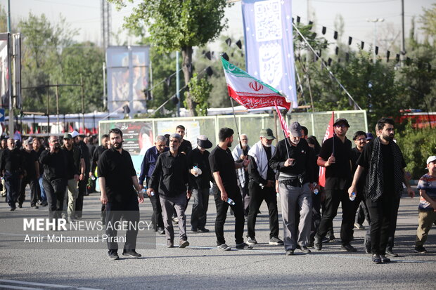 مراسم اقامه نماز بر پیکر «آقای شهید ایران»