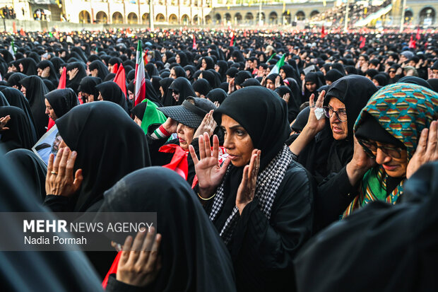 مراسم اقامه نماز بر پیکر «آقای شهید ایران»