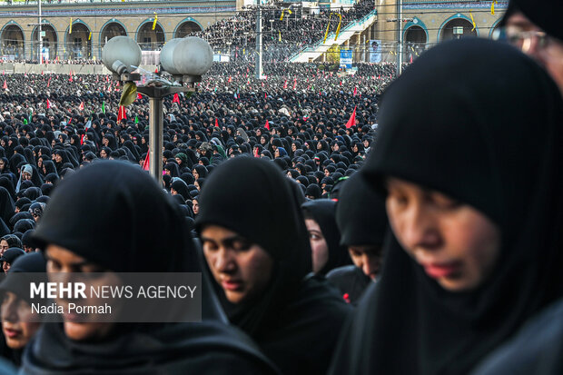 مراسم اقامه نماز بر پیکر «آقای شهید ایران»