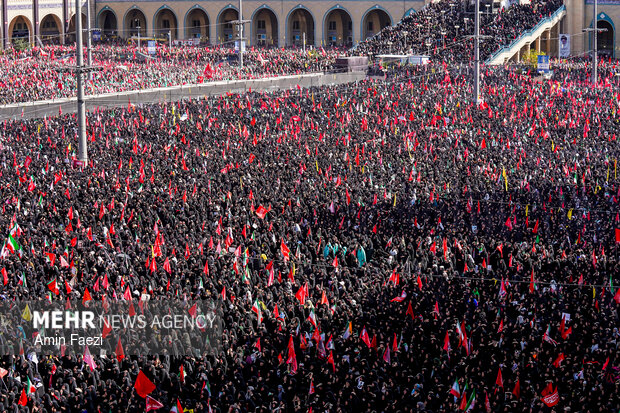 مراسم اقامه نماز بر پیکر «آقای شهید ایران»