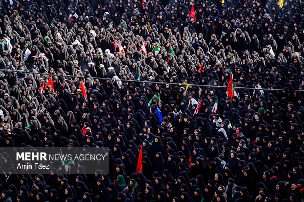 مراسم اقامه نماز بر پیکر «آقای شهید ایران»