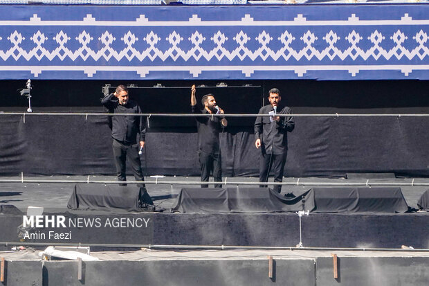 مراسم اقامه نماز بر پیکر «آقای شهید ایران»