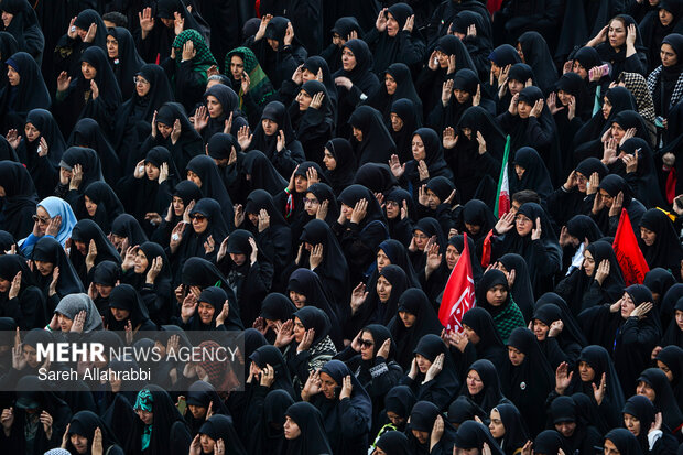 مراسم اقامه نماز بر پیکر «آقای شهید ایران»
