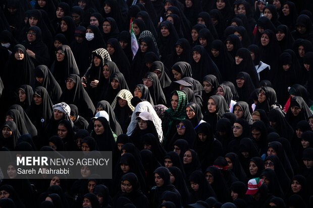 مراسم اقامه نماز بر پیکر «آقای شهید ایران»
