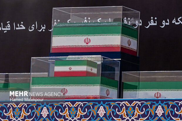 هواپیمای حامل پیکر رهبر شهید وارد فرودگاه مشهد شد