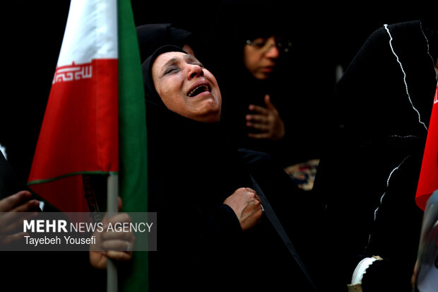 وداع با رهبر شهید انقلاب در مصلای تهران - ۱7