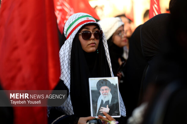 وداع با رهبر شهید انقلاب در مصلای تهران - ۱7
